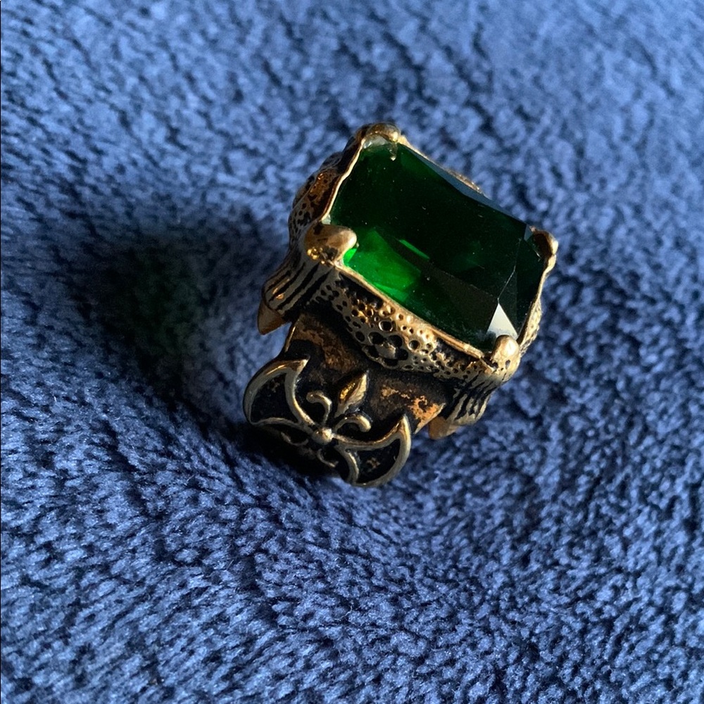 💍 Emerald Statement Ring